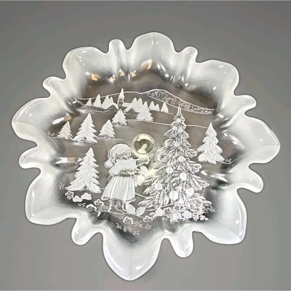 Vintage Mikasa Frosted Glass Christmas Pedestal Bowl Ruffled Winter Scene